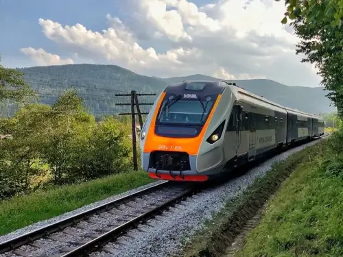 Вартість проїзду зросте з 25 квітня. “Укрзалізниця” підвищує тарифи на спальні вагони та перший клас “Інтерсіті”.