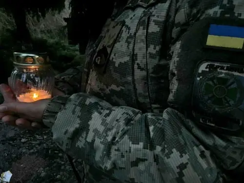 Священний вогонь з Єрусалиму прибув до України. Зображення.