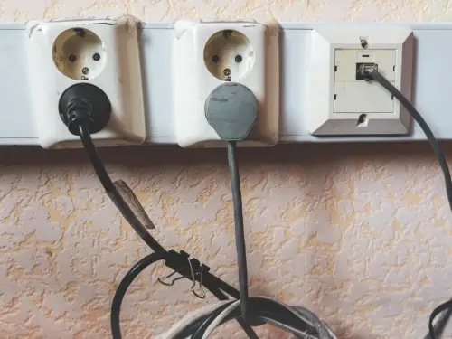 У березні ДТЕК відновив електропостачання для 2,4 млн родин після атак.