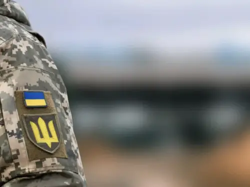 У Вінниці: Двох працівників військкомату поранено при огляді документів.