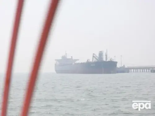 Танкер під санкціями перетнув Ормузьку протоку, незважаючи на американські обмеження.