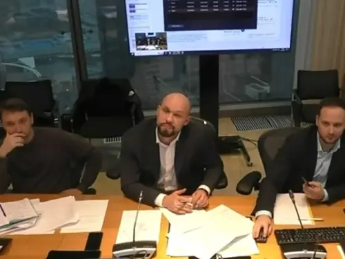 “Ходіть, озирайтеся. Ти, лисий, передусім”. Український пранкер потрапив на закриту нараду щодо БПЛА в РФ