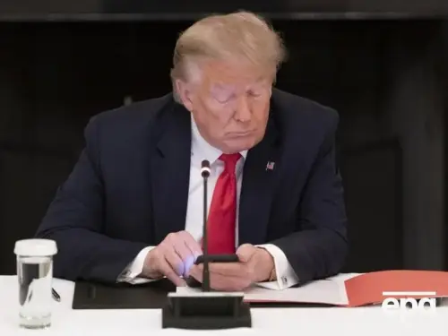 Повідомлення про умертвіння та клинок поблизу ФБР. В Америці затримали особу, що у Фейсбуці погрожувала Трампу.