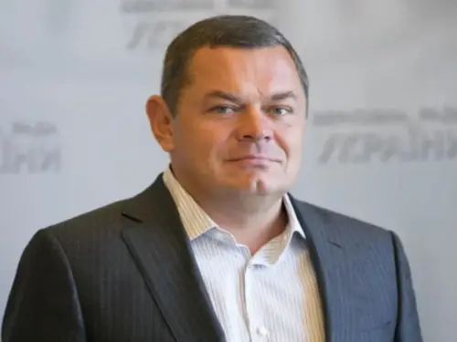 Депутатська рідня будує в Криму “показушні” шляхи для Путіна – “Схеми”