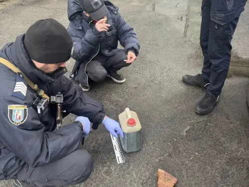 В Києві понівечили Land Rover депутата. Він висловив здогадки щодо мотивів.