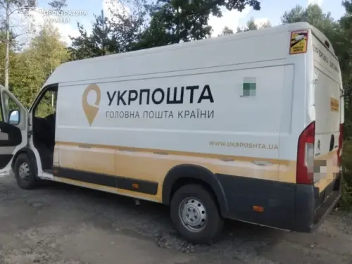 Порушення закону на Хмельниччині: Напад на поліцію, викрадення коня, техніки й авто “Укрпошти”. Чоловік влаштував серію злочинів.