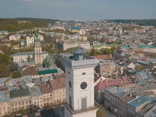 Булінгу в школі тих, хто не відвідував: у Львові заперечили дані про знущання над дітьми-переселенцями “через мову”.