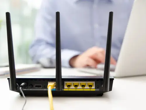 Викриття мережі Wi-Fi-шпигунів: СБУ з партнерами зупинили всесвітню російську схему стеження.