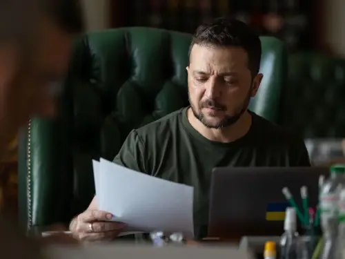 Зеленський наклав обмеження на фірми, пов’язані зі зведенням Кримського мосту та випуском військової техніки.