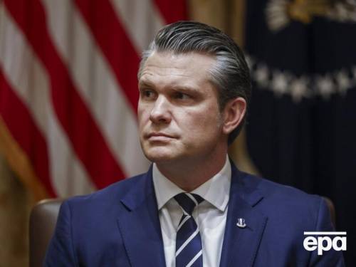 Конгресмени-демократи вимагають усунення очільника Міноборони.