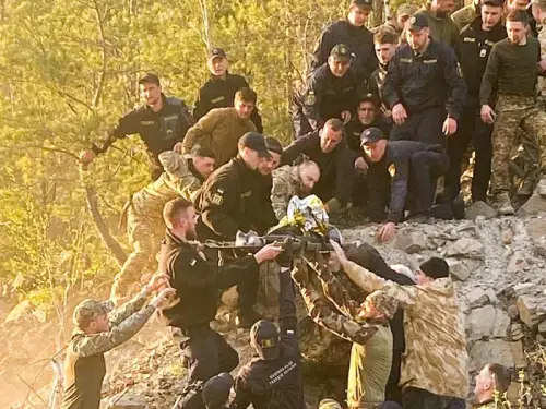 На Рівненщині день розшукували хлопчика, котрий зірвався з п’ятого поверху в котлован. Знімки, відеоматеріали