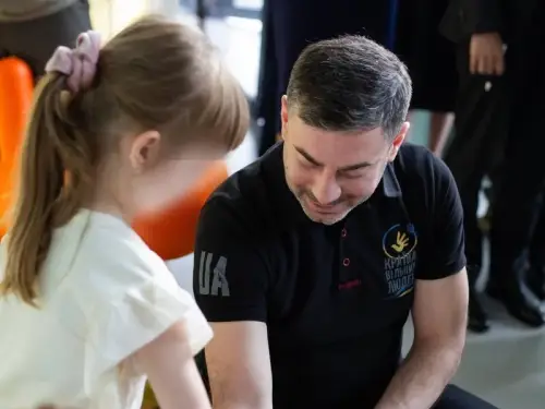 Італійський суд віддав українську дитину за кордон в обхід заборони. Омбудсмен вимагає повернення.