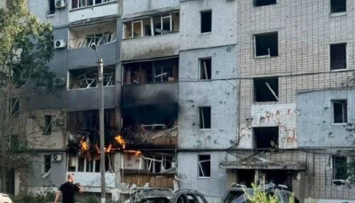Російські військові вдарили по житловому будинку у Павлограді, одна людина загинула.
