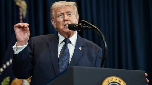 Трамп: Сполучені Штати завдаватимуть ударів по іранських мостах або електростанціях у відповідь на кожне судно, атаковане Іраном у Ормузькій протоці.