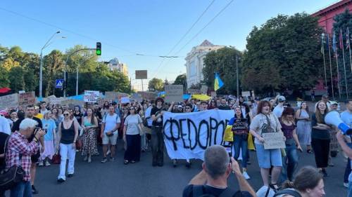 Марш протесту за діалог і зміни в обороні стартував у серці Києва.