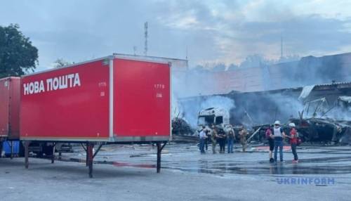 Російські сили завдали удару по об’єкті логістичної компанії в Запоріжжі, що призвело до загоряння.