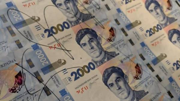 НБУ готує нові касові правила банків до введення купюри 2000 грн