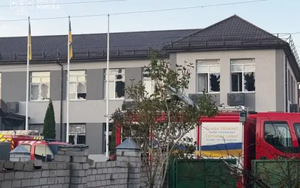 Ранкові удари по Києву: троє людей постраждали