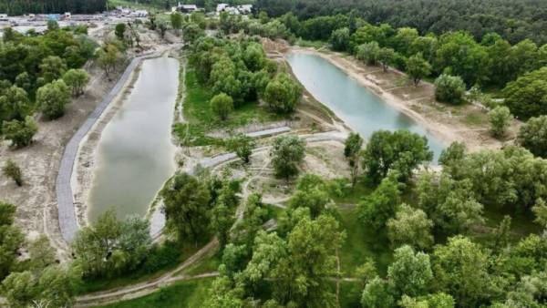 Київ шукає нове рішення для порятунку озера Синє