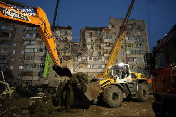 Київ відновлює понад 5 тисяч пошкоджених обстрілами будинків: що чекає на мешканців