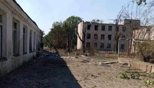 Російські сили скинули КАБи на селище неподалік Херсона: пошкоджено об’єкти соціальної інфраструктури