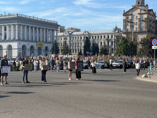 Майдан Незалежності зупинився в День пам’яті загиблих захисників