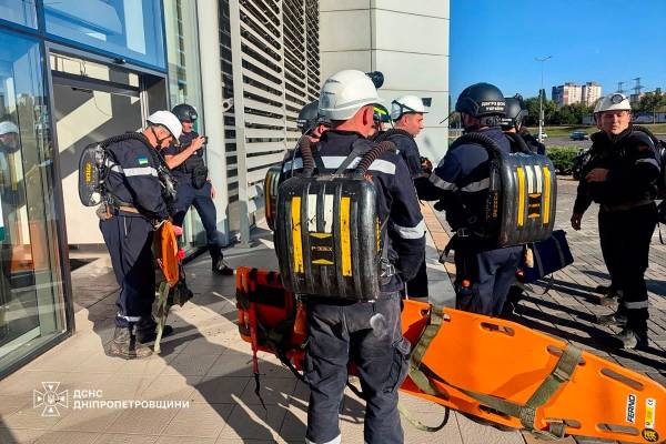 Росія знищила найбільший ТЦ Кривого Рогу: 6 загиблих, 91 поранений, серед них діти