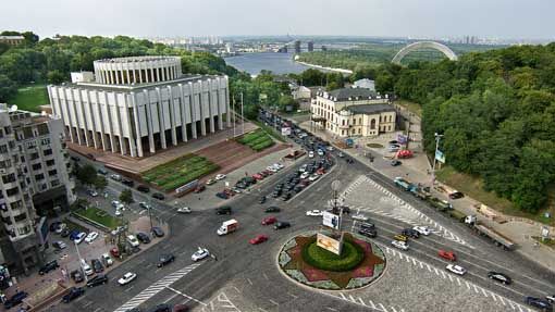 Європейську площу перекрили для транспорту до кінця серпня