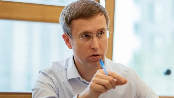 Уряд планує реформи пенсій, зарплат і оборони до 2027 року