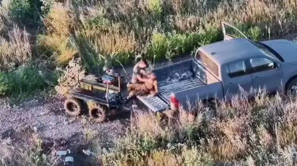 Командиру роти, що витягнув двох поранених під обстрілом, вручили звання Героя України