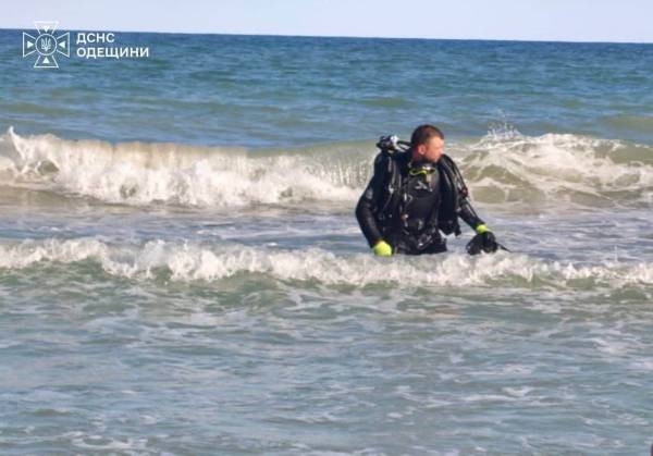 Підліток стрибнув з одеського пірса та зник у морі: тіло знайдено