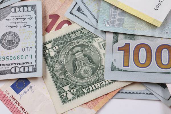 Курс долара та євро: де сьогодні найвигідніше обміняти валюту в Києві