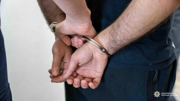 Чоловіка засудили до 15 років за зґвалтування падчерок