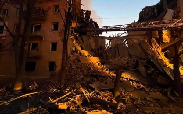 Обстріл центру Слов’янська: постраждали люди, зруйновано будинки
