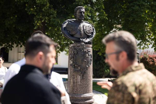 Зеленський увічнив Мазепу: у Києві встановлять пам’ятник гетьману
