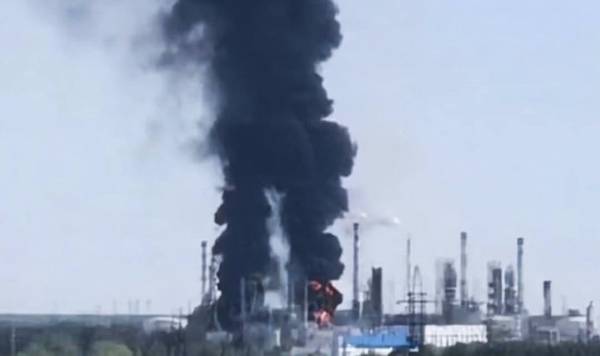 Українські дрони вразили російський НПЗ “Киришинефтеоргсинтез”