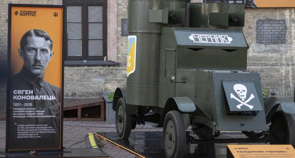 Відновлені панцерники Армії УНР «Отаман Коновалець» та «Федір Черник» представили у Києві