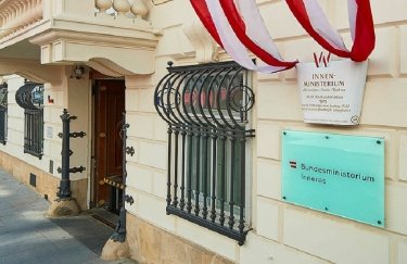 Австрія розкрила схему постачання запчастин для російської авіації