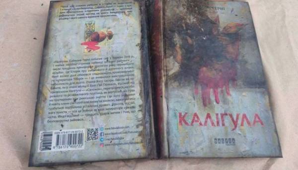 Обгорілі книжки з Харкова: BestsellerFest у Львові вшанував пам’ять знищеного складу