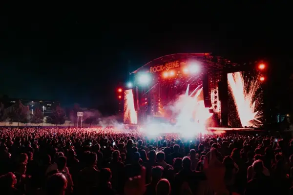 Nick Cave і The Cure отримали голосовий супровід на французькому фестивалі