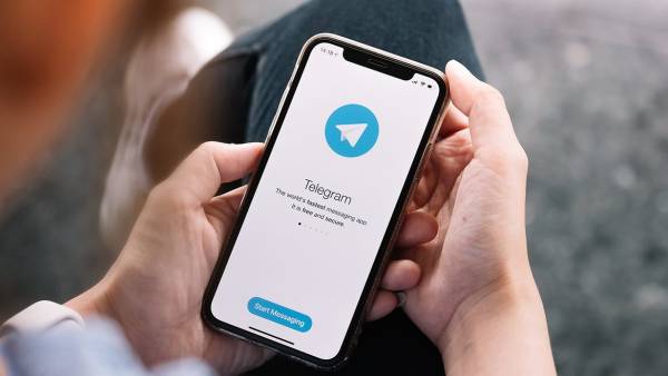 Засновника Telegram-каналу підозрюють у шантажі фейками, перебуваючи в Берліні
