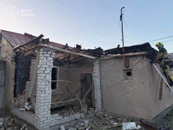 Київ відбиває атаку дронів: є постраждалі та руйнування