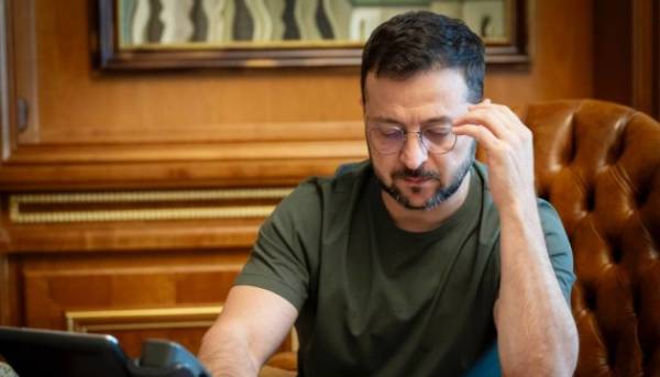 Зеленський відкликав чотирьох послів з-за кордону