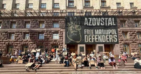 Кияни протестують проти знищення зелених зон на Теремках
