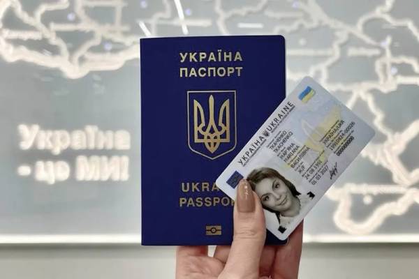 Українцям у Польщі спростили оформлення паспортів