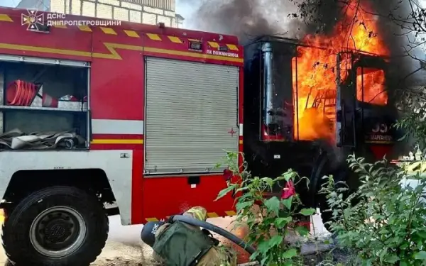 Росіяни обстріляли рятувальників на Дніпропетровщині під час гасіння пожежі