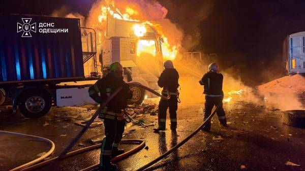 Ворог атакував зерновози на Одещині: є жертви та поранені