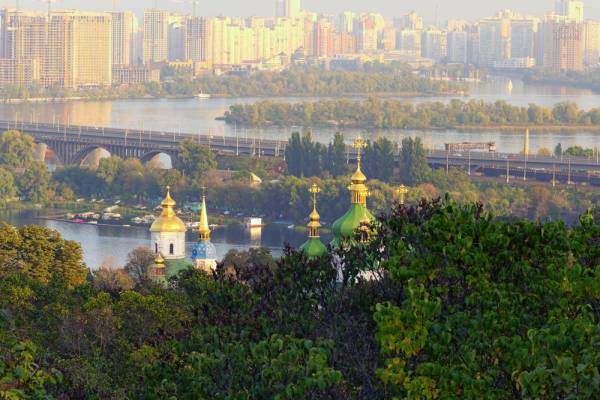 Перед похолоданням Україну охоплять спека та грози