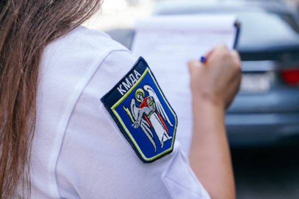 Київська влада: 25 автівок-порушників розчистили вулиці від стихійних паркувань