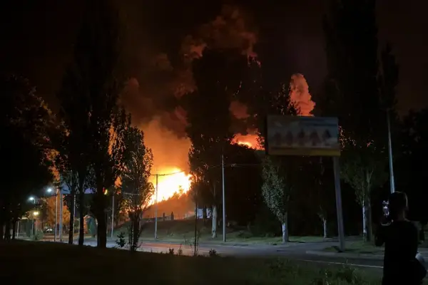 Дрони атакували Макіївку: горить ТЦ «Галактика»